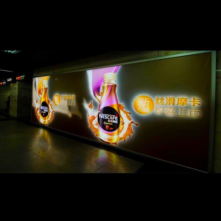 Hộp đèn LED trắng động